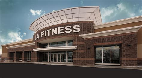 La fitness staten island - Founded in Southern California in 1984, LA Fitness continues to seek innovative ways to enhance the physical and emotional well-being of our increasingly diverse membership base. With our wide range of amenities and highly trained staff, we provide fun and effective workout options to family members of all ages and interests. 